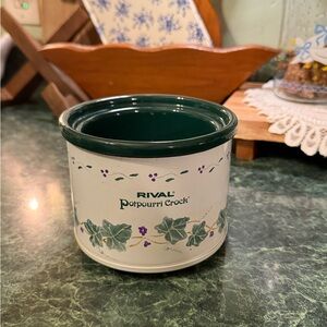 Rival Potpourri Crock - Green & Cream Floral Design